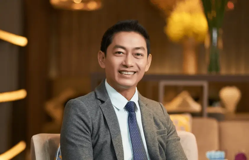 Filipino business owner (photo)